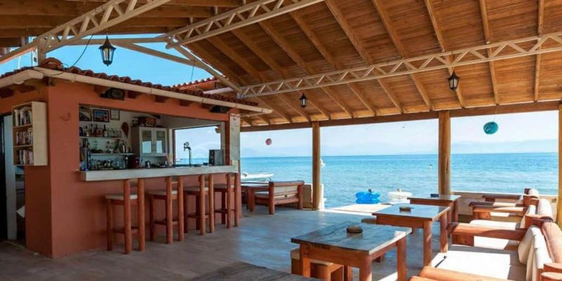 Seafront Apt 2*