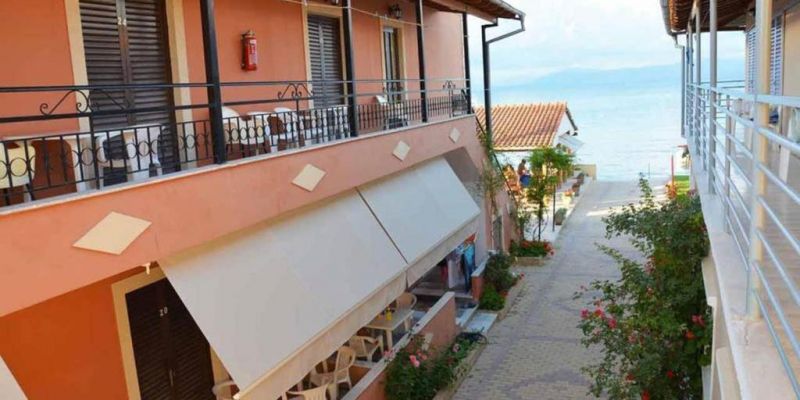 Seafront Apt 2*