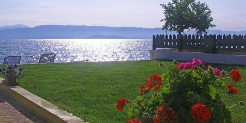 Seafront Apt 2*