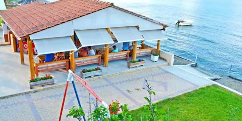 Seafront Apt 2*