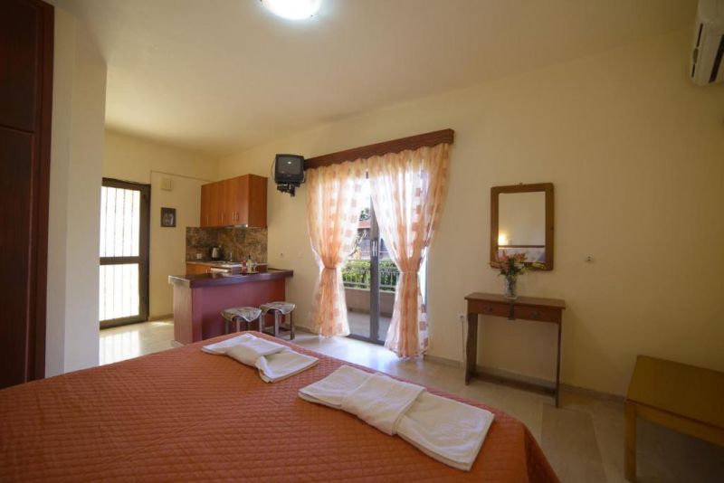 Toulas Apartments 3*