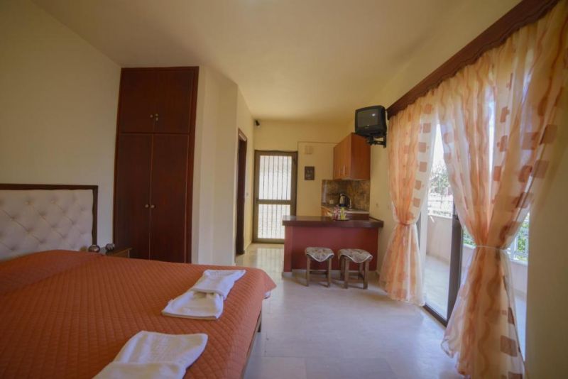 Toulas Apartments 3*