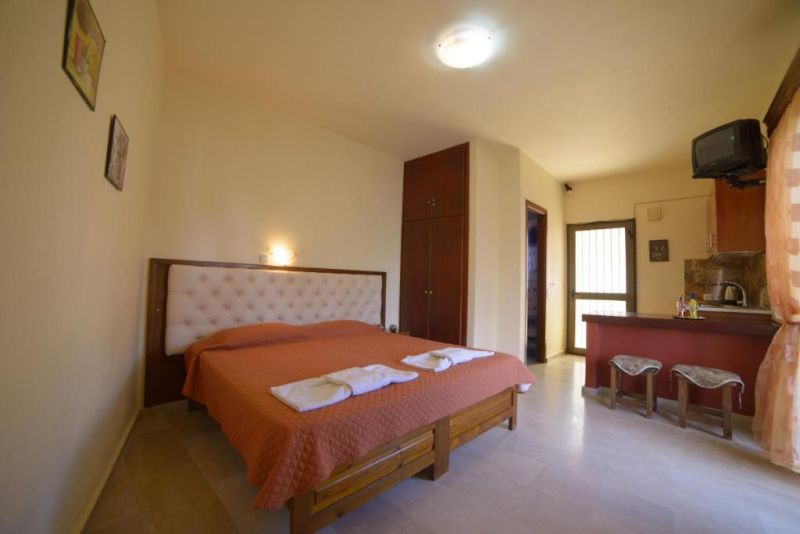 Toulas Apartments 3*