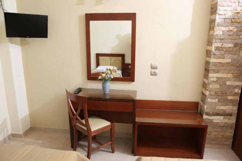 Zeus Hotel Afitos 3*