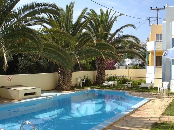 Zotis Aparthotel 2*