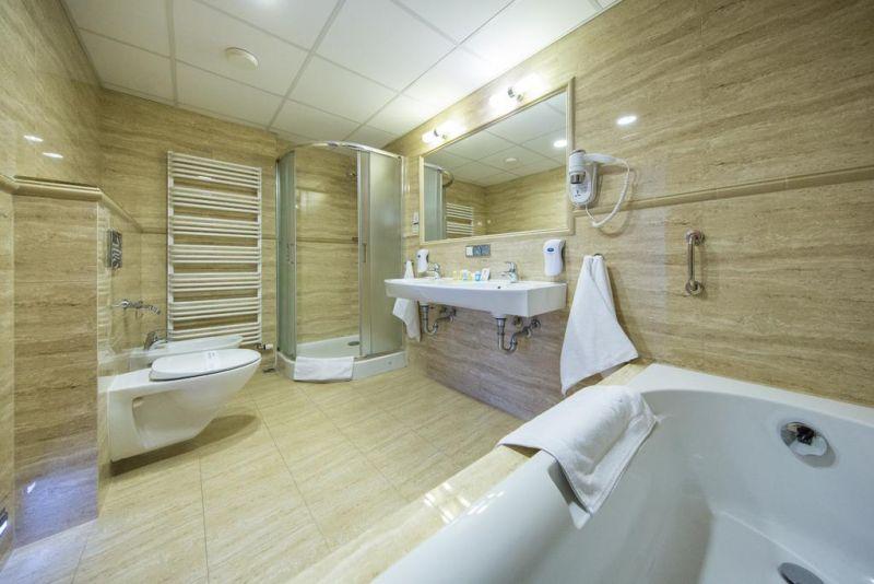 Conrad 4*