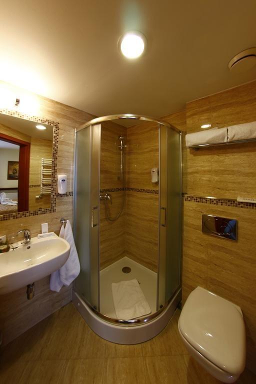 Conrad 4*