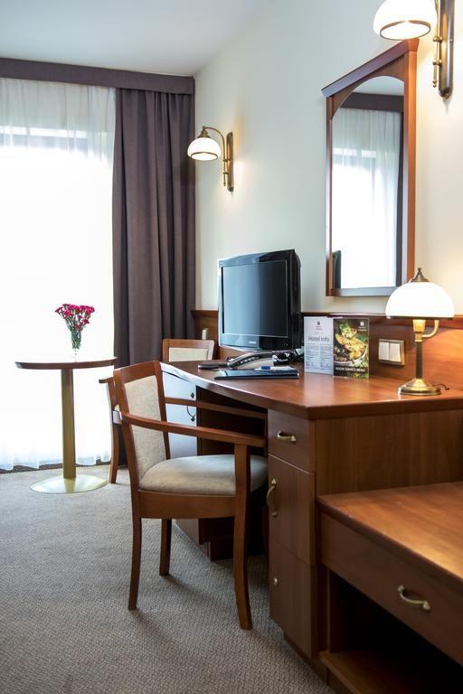Conrad 4*