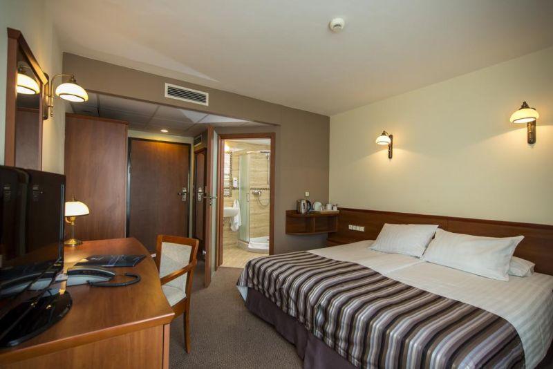 Conrad 4*