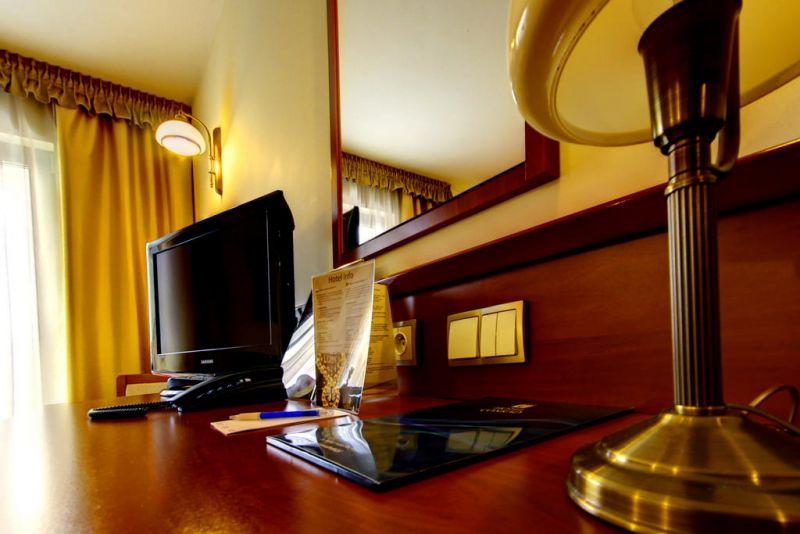Conrad 4*