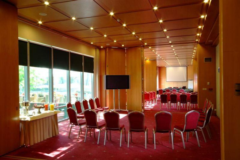 Hp Park Plaza 4*