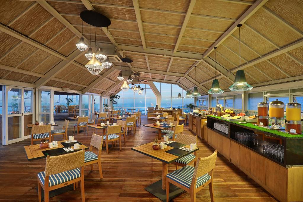 Aston Canggu Beach Resort 4*