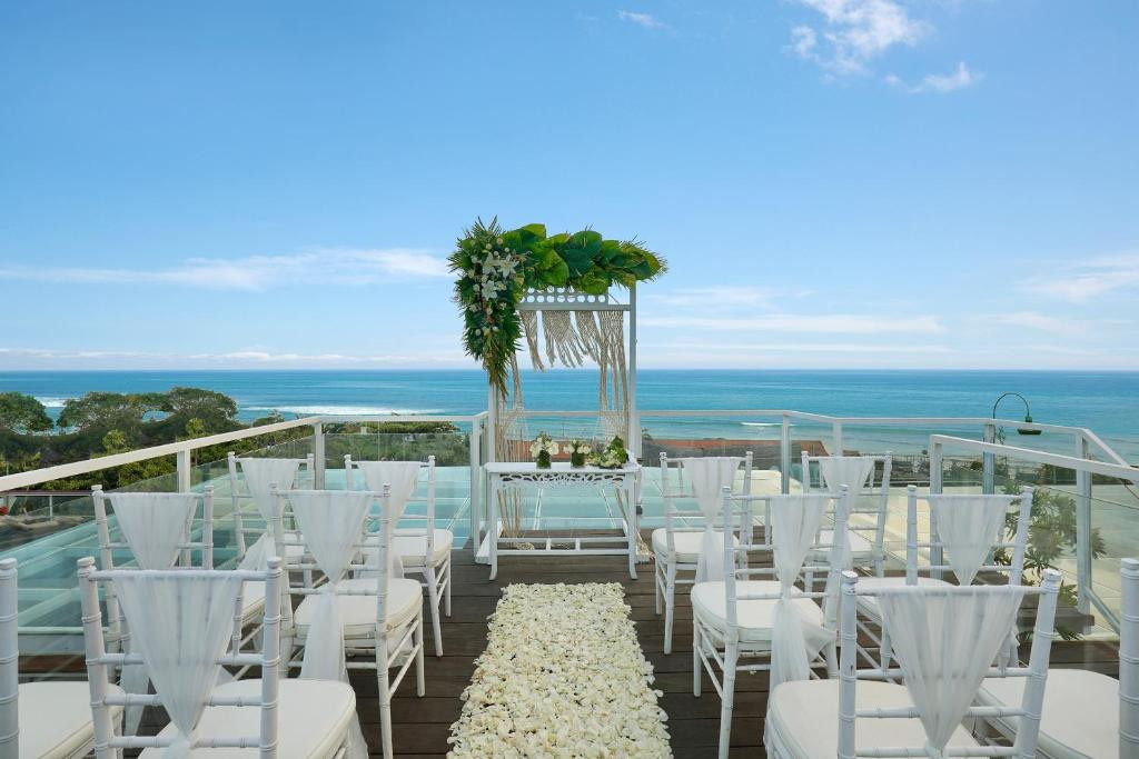 Aston Canggu Beach Resort 4*