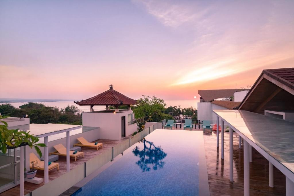 Kuta Beach 4*