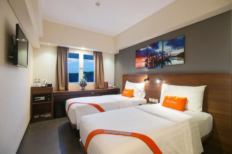 J4 Hotel Legian 3*
