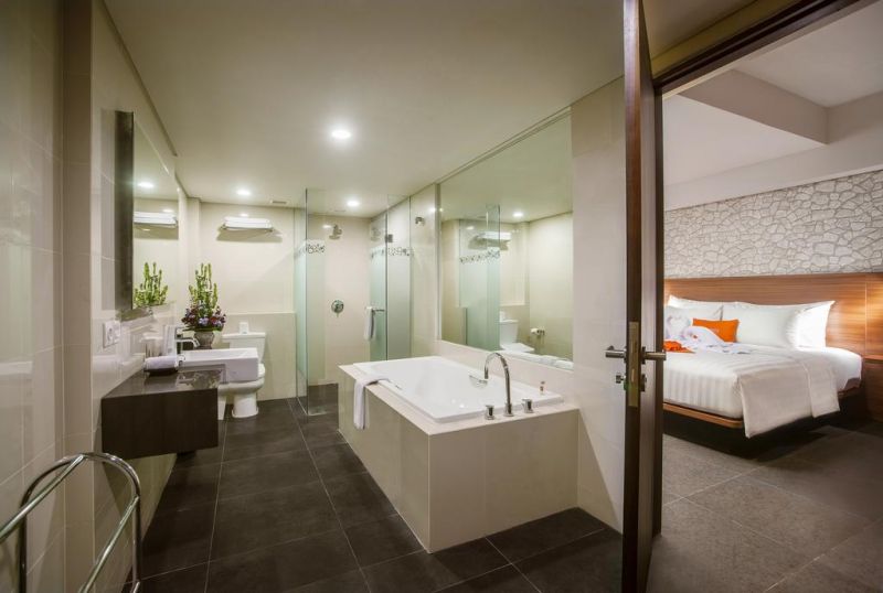 J4 Hotel Legian 3*
