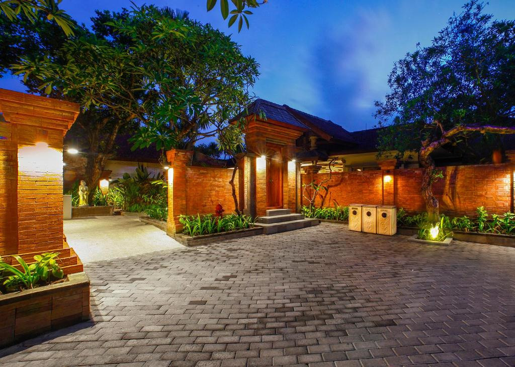 Kuta Seaview Boutique Resort & Spa 4*