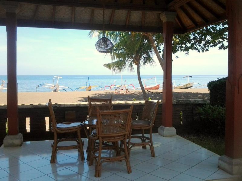 Lovina Beach Hotel 2*