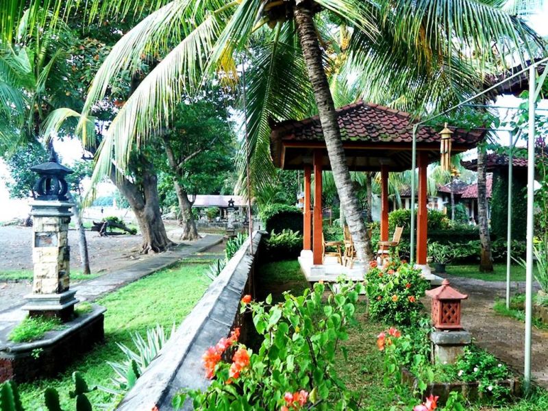 Lovina Beach Hotel 2*