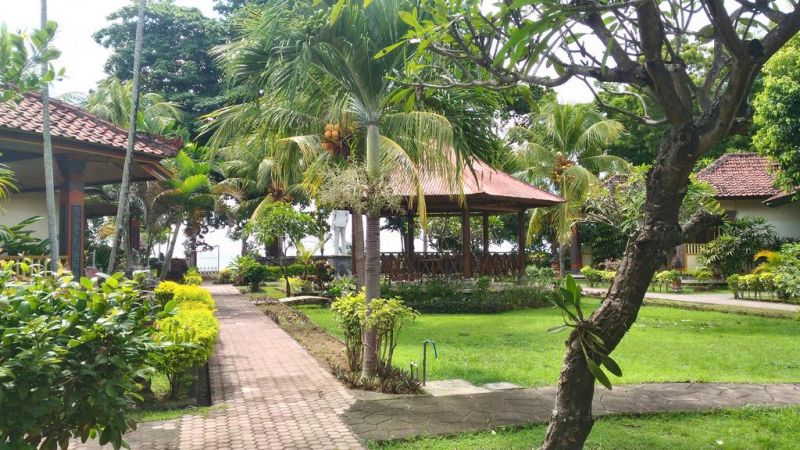 Lovina Beach Hotel 2*