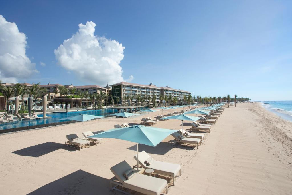 Mulia Villas 5*