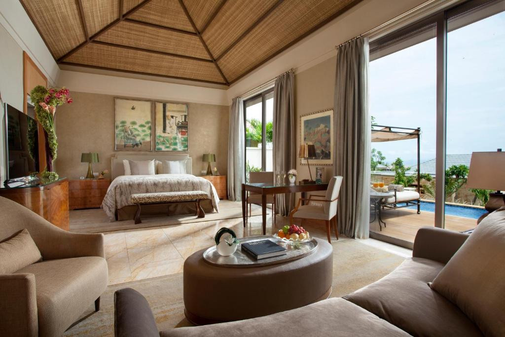 Mulia Villas 5*