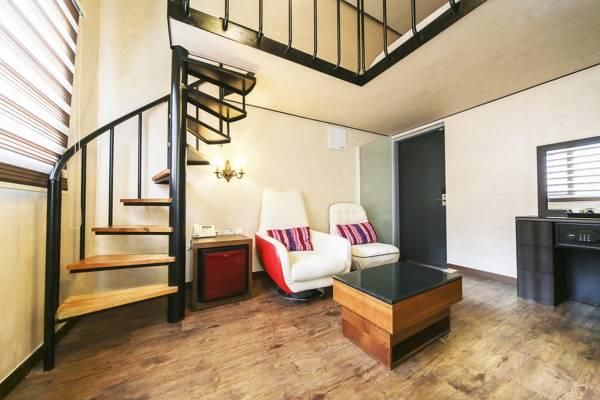 Dh Naissance Hotel 3*