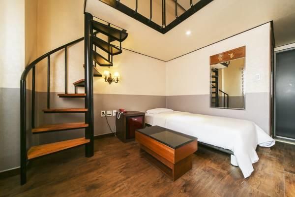 Dh Naissance Hotel 3*