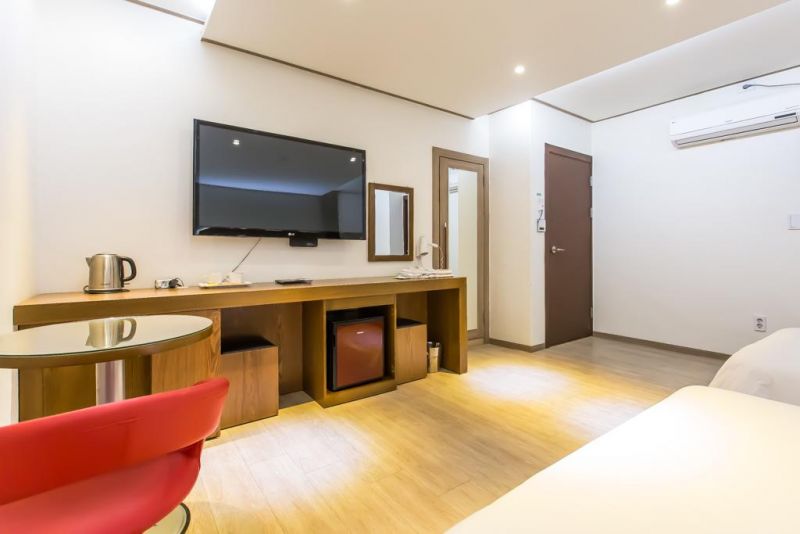 Dh Naissance Hotel 3*