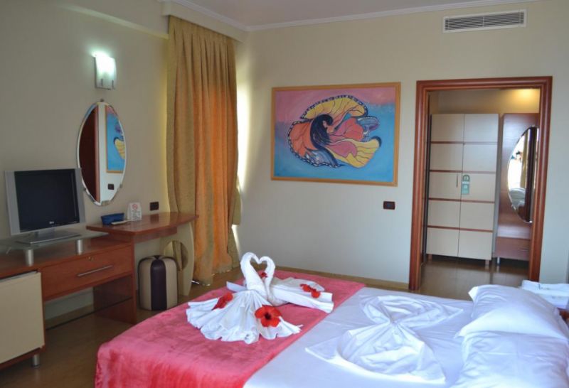 Saranda International 3*