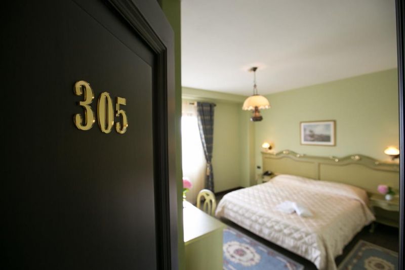 Victoria 4*