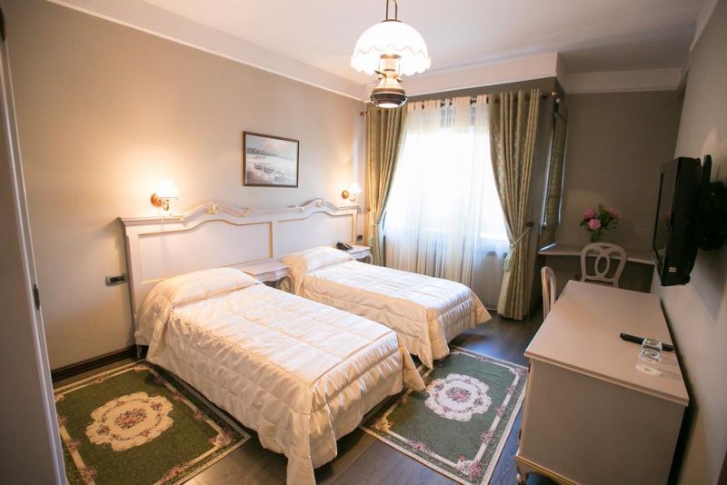 Victoria 4*