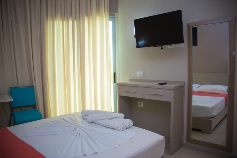 Villa Qendra 3*