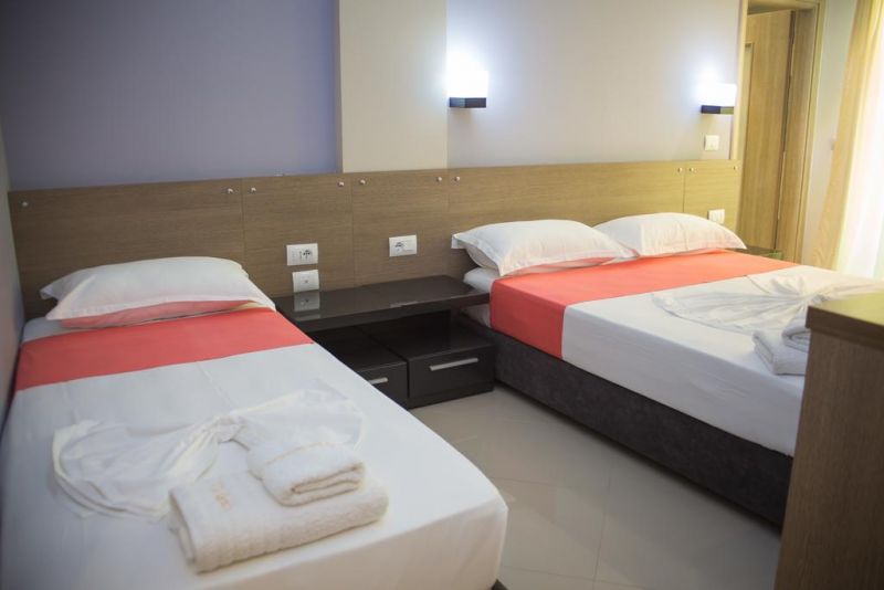 Villa Qendra 3*
