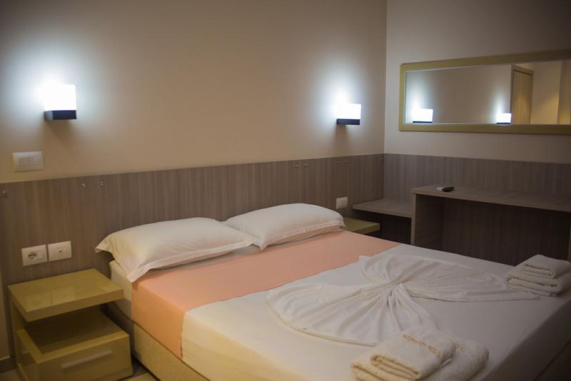 Villa Qendra 3*