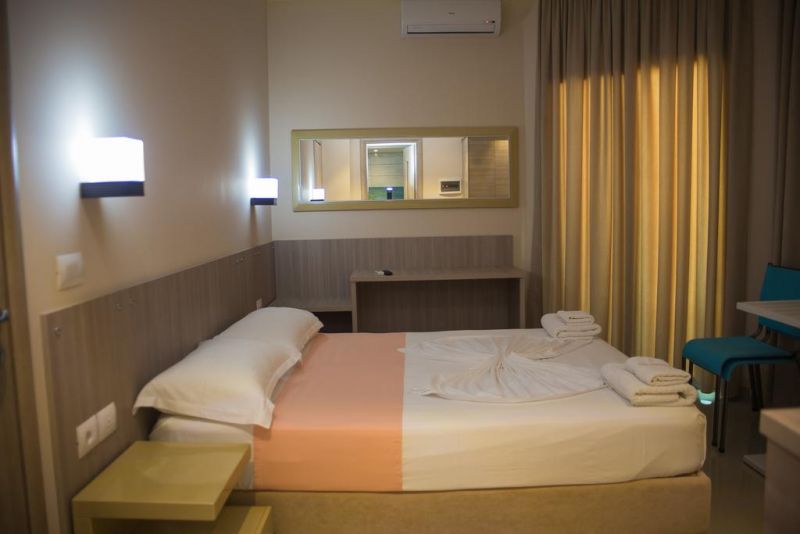 Villa Qendra 3*