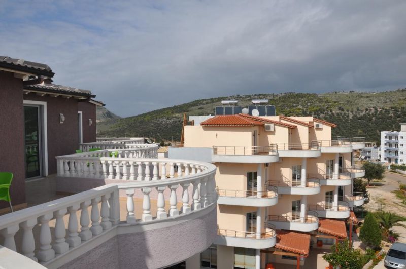 Villa Qendra 3*