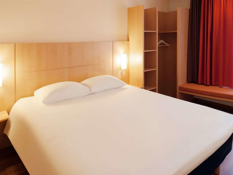 Ibis Brussels Centre Gare Midi 3*