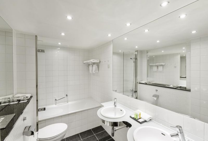 The Square 4*