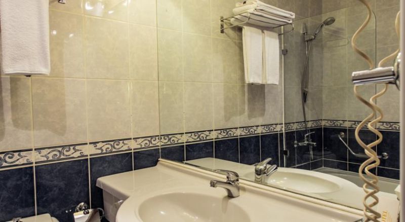 Ambassador Almaty 4*
