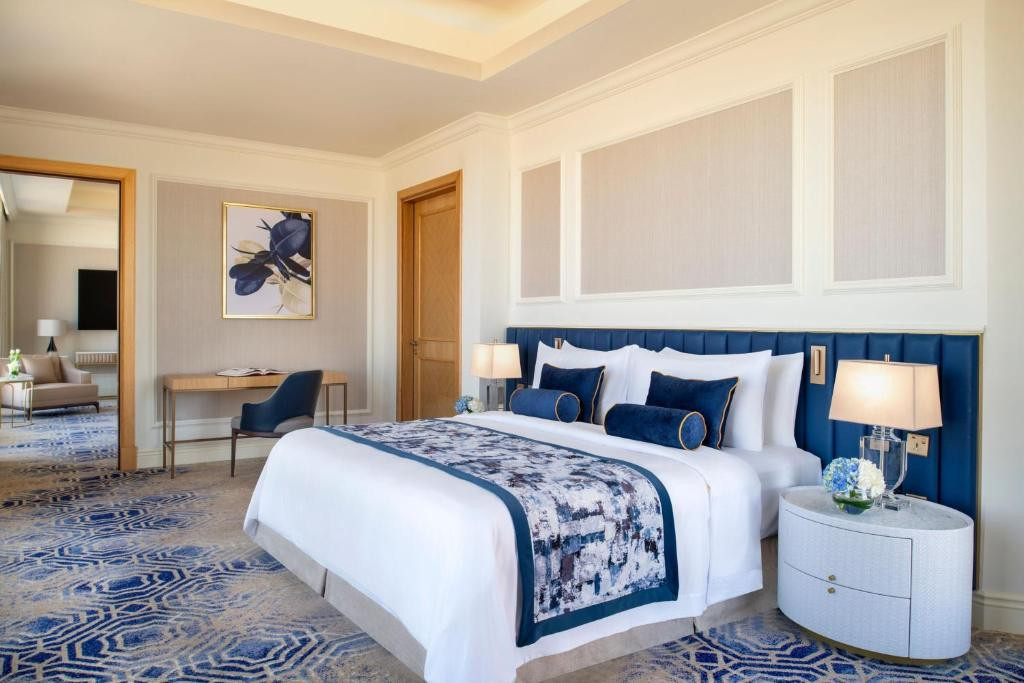 The St. Regis 5*