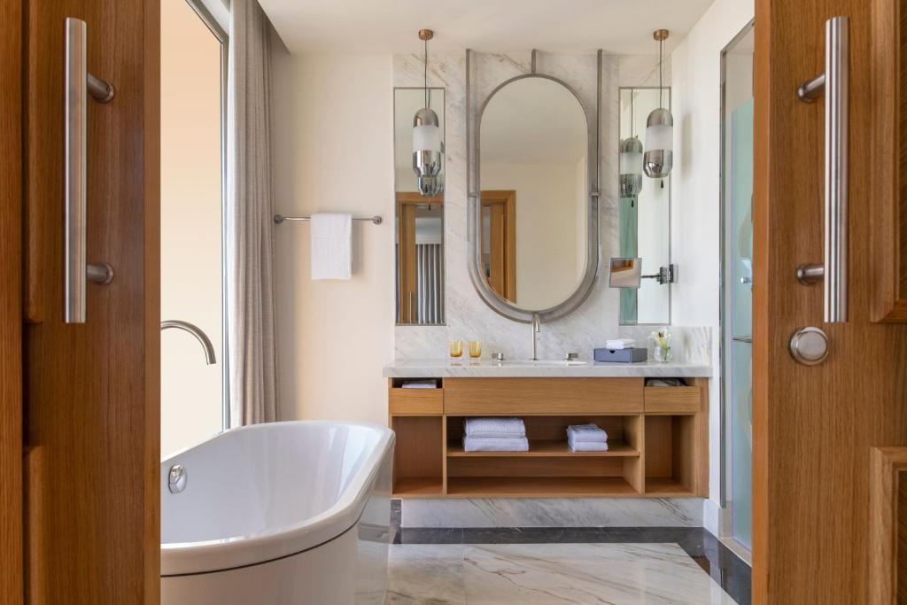 The St. Regis 5*