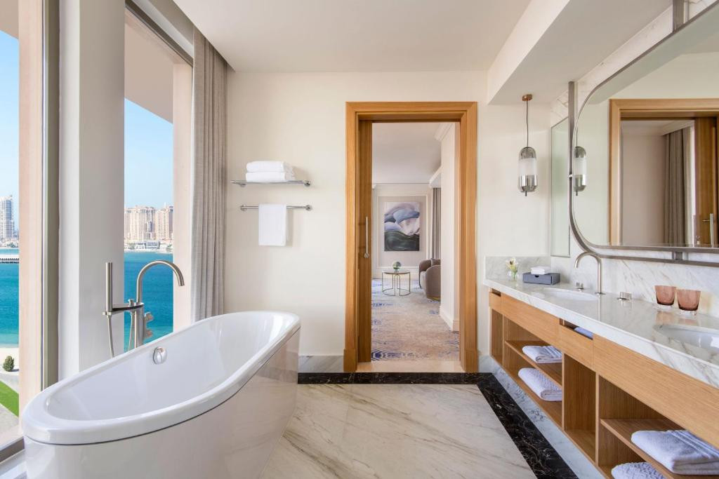 The St. Regis 5*