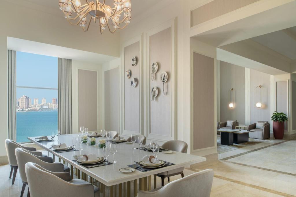 The St. Regis 5*