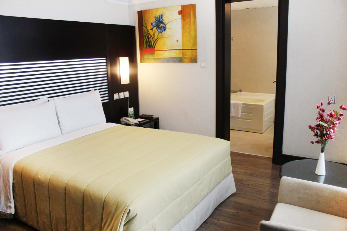 Holiday Villa Hotel & Residence City Centre 4*