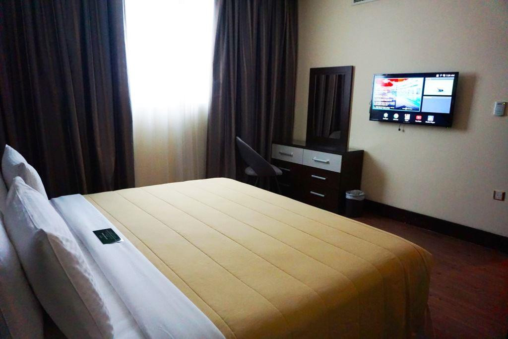 Holiday Villa Hotel & Residence City Centre 4*