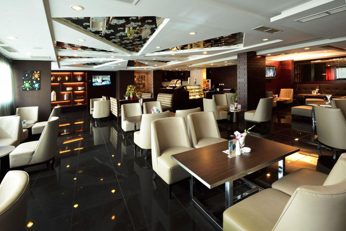 Holiday Villa Hotel & Residence City Centre 4*