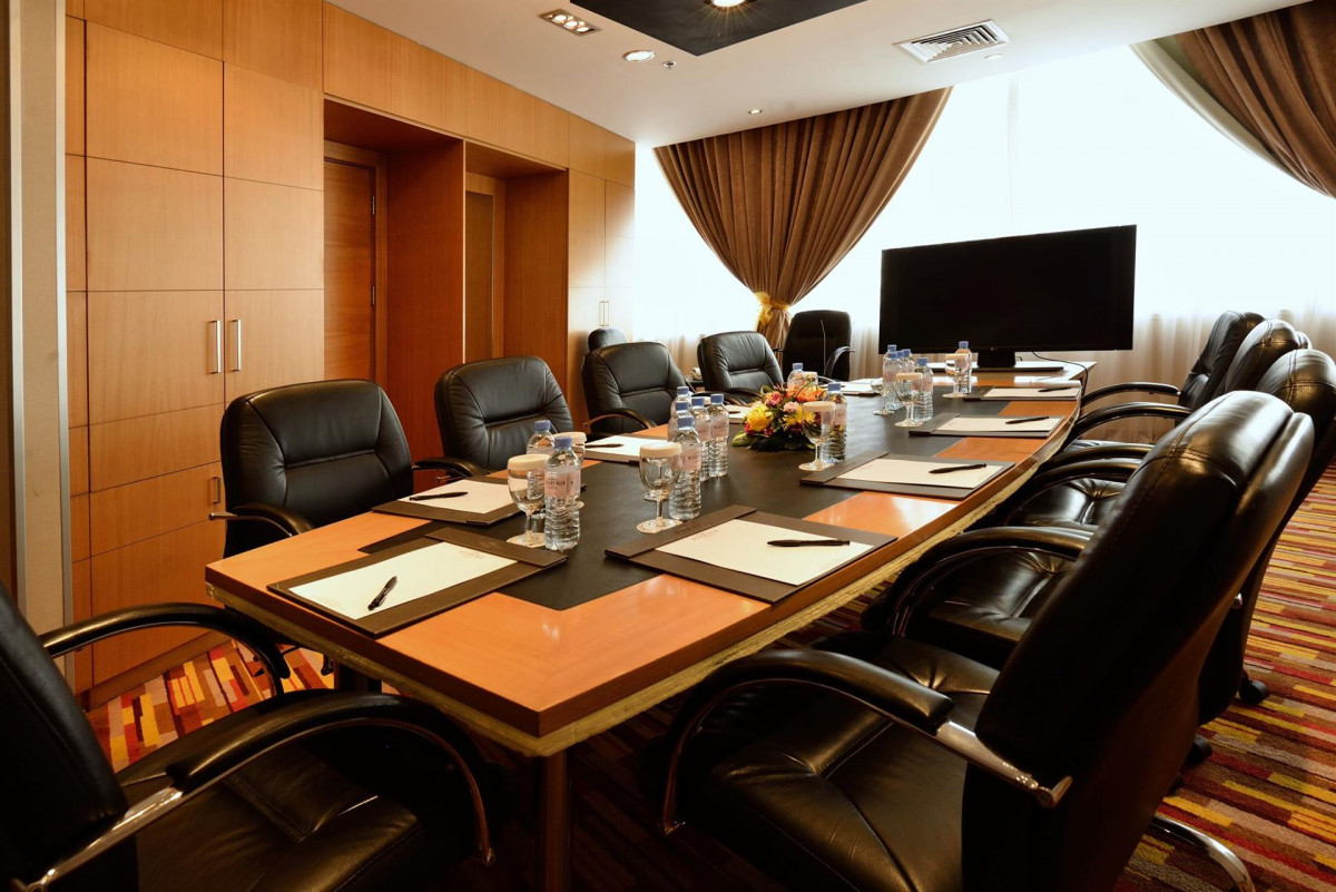 Holiday Villa Hotel & Residence City Centre 4*