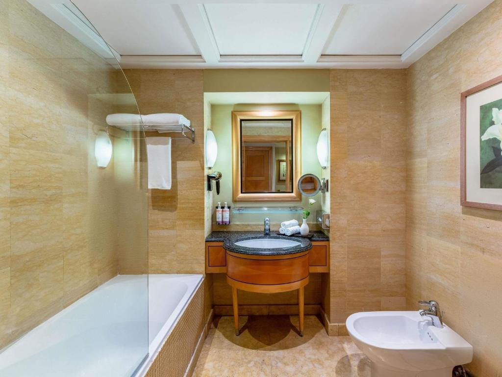 Movenpick Hotel Doha 4*