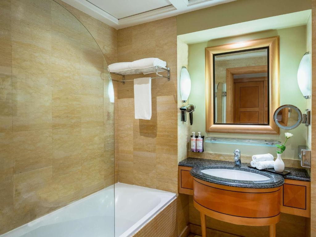 Movenpick Hotel Doha 4*